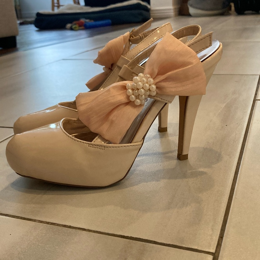 Qupid heels with ribbon bow and pearls. Size 7 1/2